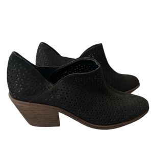 VINCE CAMUTO Derindia Ankle Boots in Black Leather